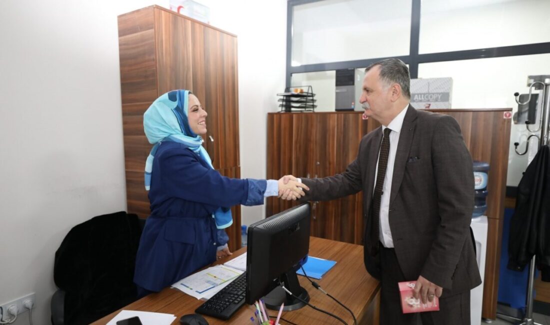 Yunusemre Belediyesi’nde Kadın Çalışanlara 8 Mart Kutlaması ve Özgürlük Vurgusu Yunusemre Belediye Başkanı Semih Balaban, 8 Mart Dünya Emekçi Kadınlar
