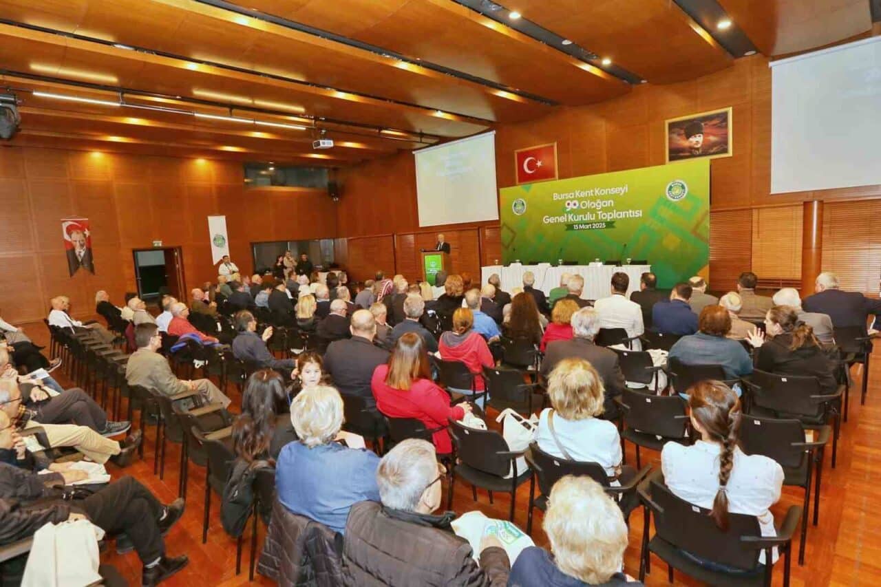 Bursa Kent Konseyi'nin 90. Olağan Genel Kurulu'nda konuşan Büyükşehir Belediye