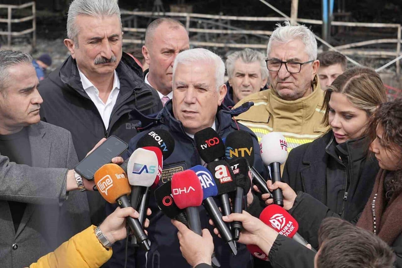 Bursa Büyükşehir Belediye Başkanı Mustafa Bozbey, Uludağ'daki otel yangınında iki