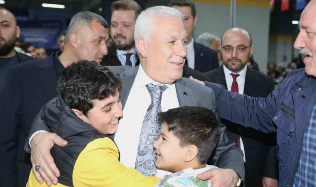 Bursa Büyükşehir Belediye Başkanı Mustafa Bozbey, Yunuseli Mahallesi'ndeki iftar programında