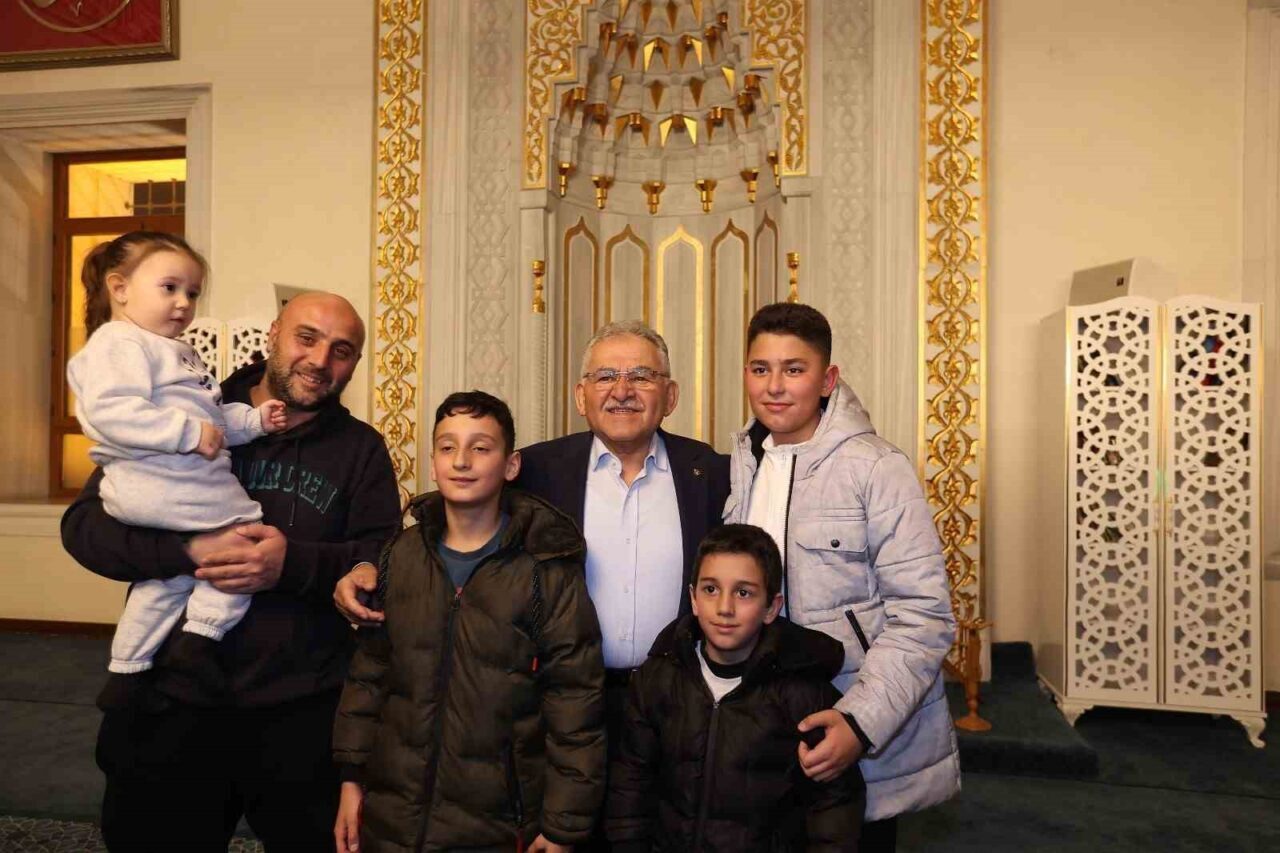 Kayseri Büyükşehir Belediye Başkanı Dr. Memduh Büyükkılıç, Ramazan'ın ilk günü
