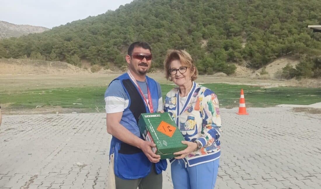 Bozkurt Belediye Başkanı Birsen Çelik, Denizli'de düzenlenen Trap Turnuvası'nda başarılı