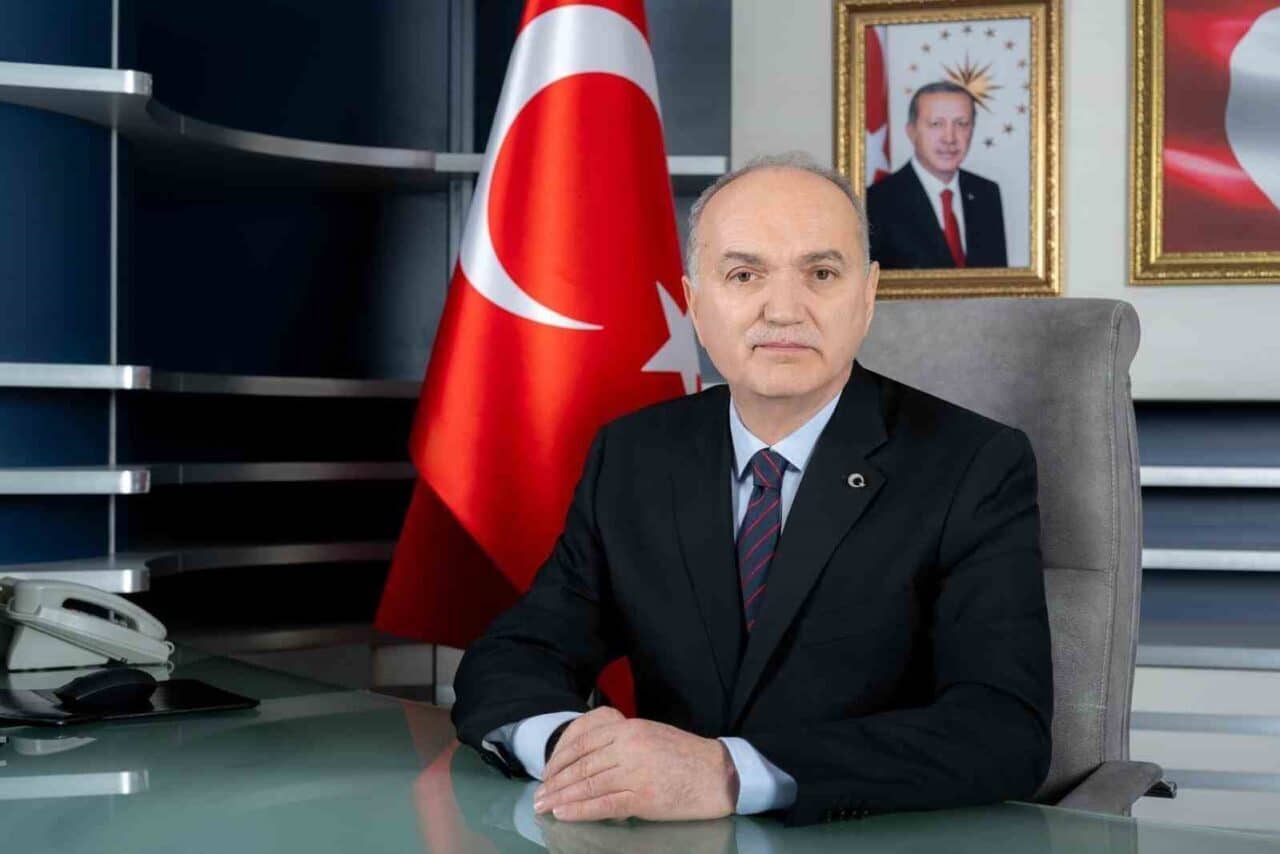 Düzce Belediye Başkanı Dr. Faruk Özlü, Kadir Gecesi'nde yayımladığı mesajında