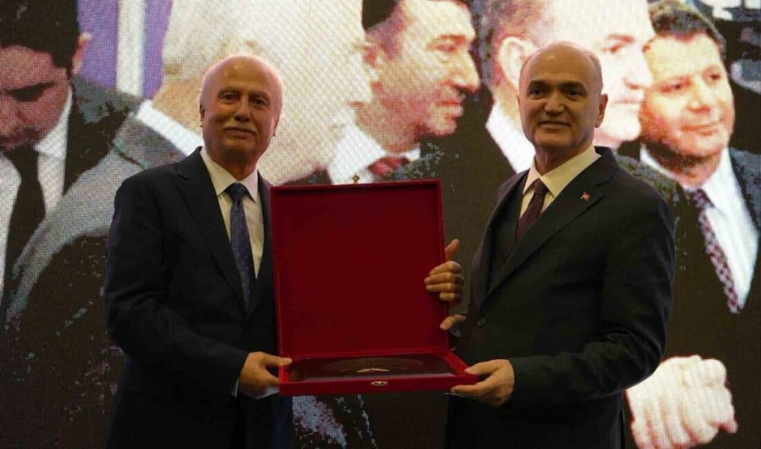 Düzce Belediye Başkanı Dr. Faruk Özlü, İvedik OSB'de düzenlenen iftar