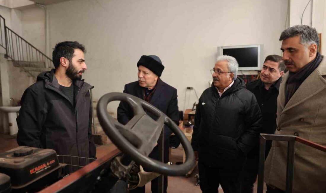 Başkan Sekmen, Hilalkent Toptancılar Sitesi Sakinleriyle Buluşarak İhtiyaçları Dinledi Erzurum Büyükşehir Belediye Başkanı Mehmet Sekmen, Hilalkent Toptancılar Sitesi sakinleriyle