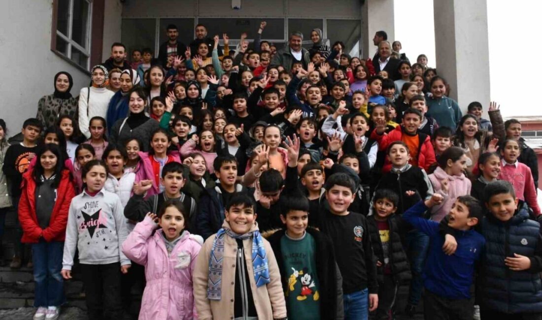 Başkan Taşkın, İbrahim Karaoğlanoğlu Ortaokulu’nu ziyaret ederek okul yönetimi ve öğretmenlerle bir araya geldi Patnos Belediye Başkanı Abdulhalık Taşkın, İbrahim Karaoğlanoğlu Ortaokulu'na ziyarette bulundu.