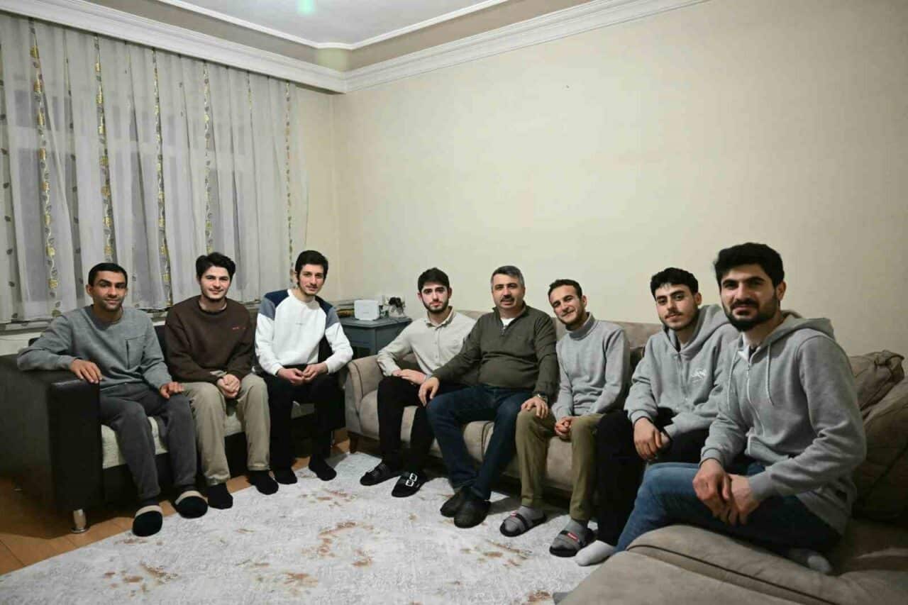Yıldırım Belediye Başkanı Oktay Yılmaz, Bursa Teknik Üniversitesi'nde mühendis adaylarıyla