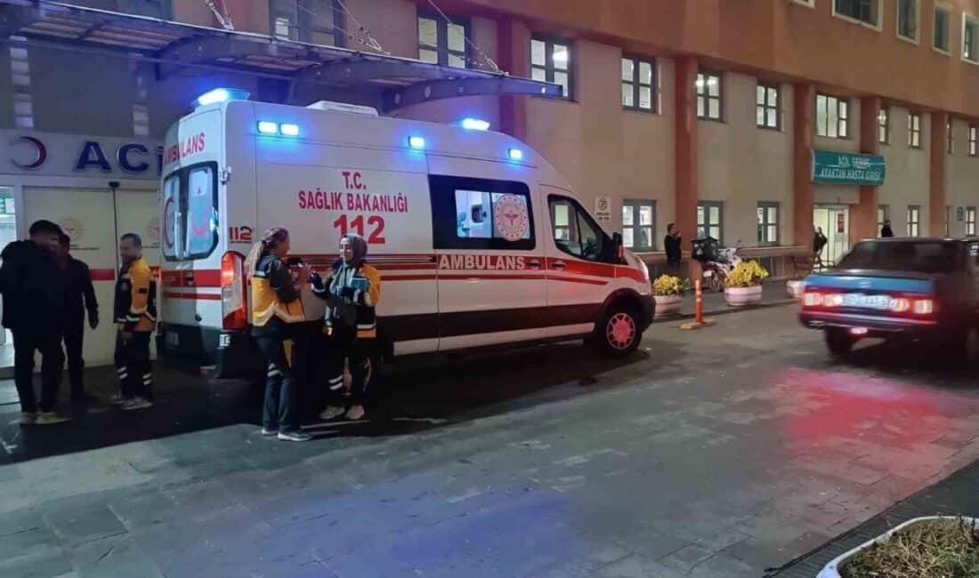 Batman’da otomobilin çarptığı genç kız hastaneye kaldırıldı Batman'ın Bağlar Mahallesi'nde, yolun karşısına geçmeye çalışan 18 yaşındaki B.K.