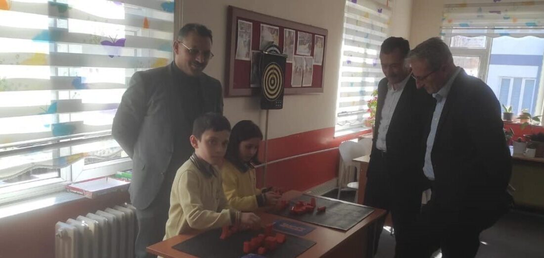 Bayburt’ta Akıl ve Zeka Oyunları Turnuvası Öğrencilerin Zihinsel Gelişimine Katkı Sağladı Bayburt'ta Şair Zihni İlkokulu'nda 'Akıl ve Zeka Oyunları Turnuvası' gerçekleştirildi.