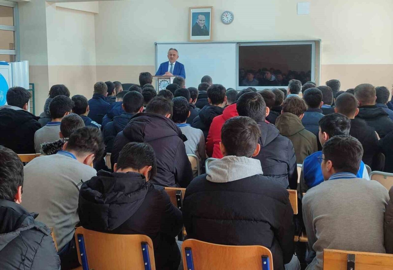 Bayburt İl Müftüsü Bayram Danacı, Mesleki ve Teknik Anadolu Lisesi'nde