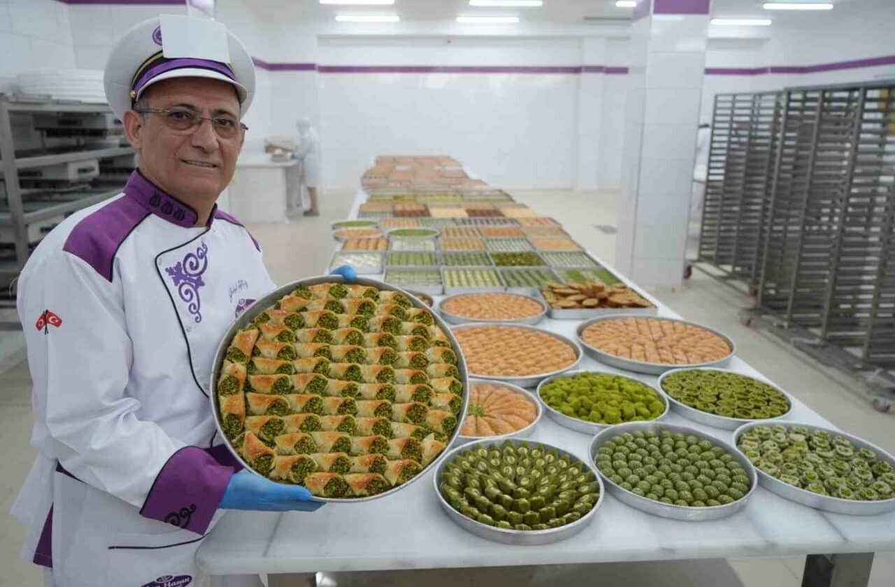 Ramazan Bayramı yaklaşırken, baklavacılar yoğun sipariş alıyor. Yüksel Aktaş, kalitesiz