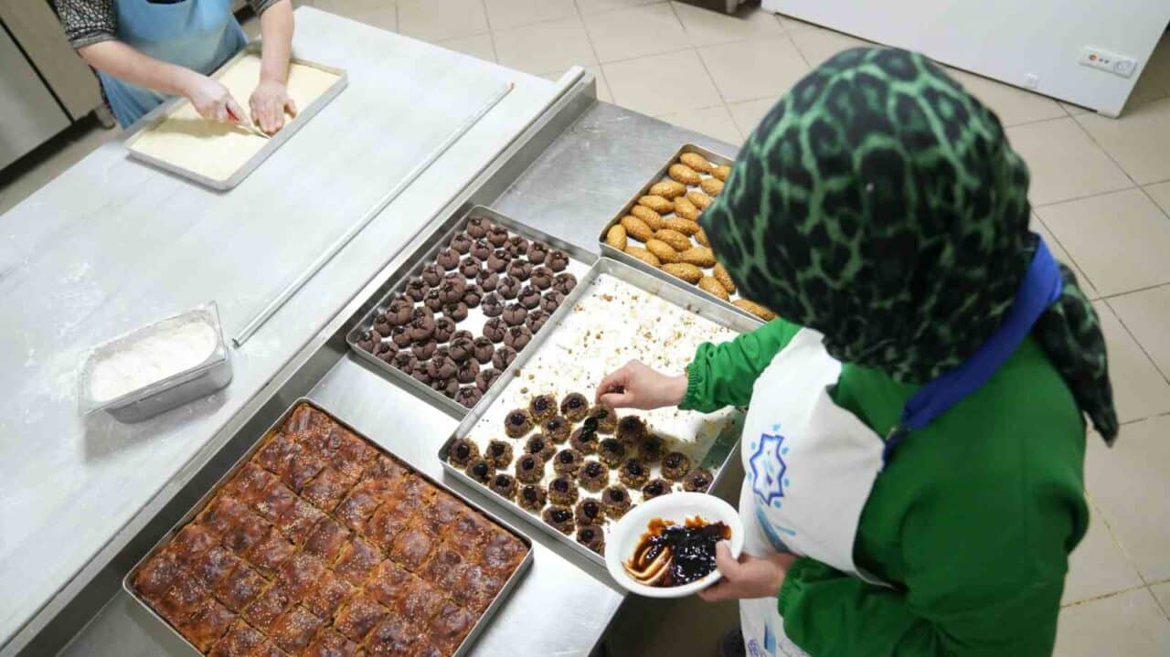 Battalgazi Belediyesi'ne bağlı Battalgazi'nin Kalbi Kadın Kooperatifi, Ramazan'da yöresel tatları