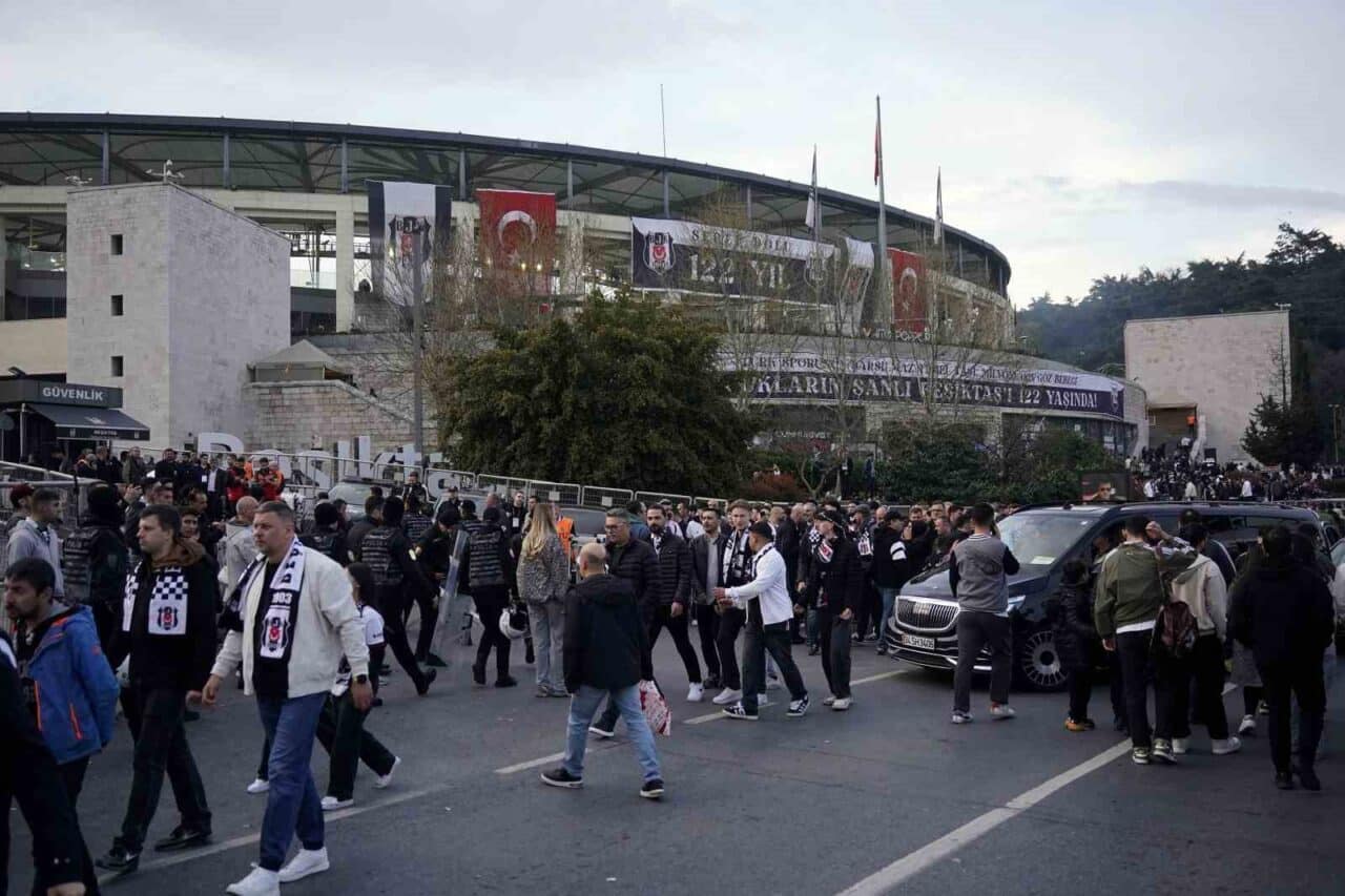 Beşiktaş, Trendyol Süper Lig'deki derbi mücadelesinde Galatasaray ile karşılaşmak için