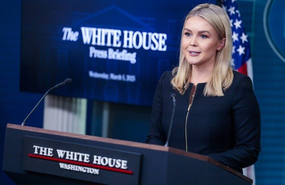 Beyaz Saray, Trump yönetiminin Ukraynalı mültecilerin yasal statülerini iptal edeceği iddialarını reddetti. Beyaz Saray Sözcüsü Karoline Leavitt, Donald Trump yönetiminin, Rusya'nın saldırılarından