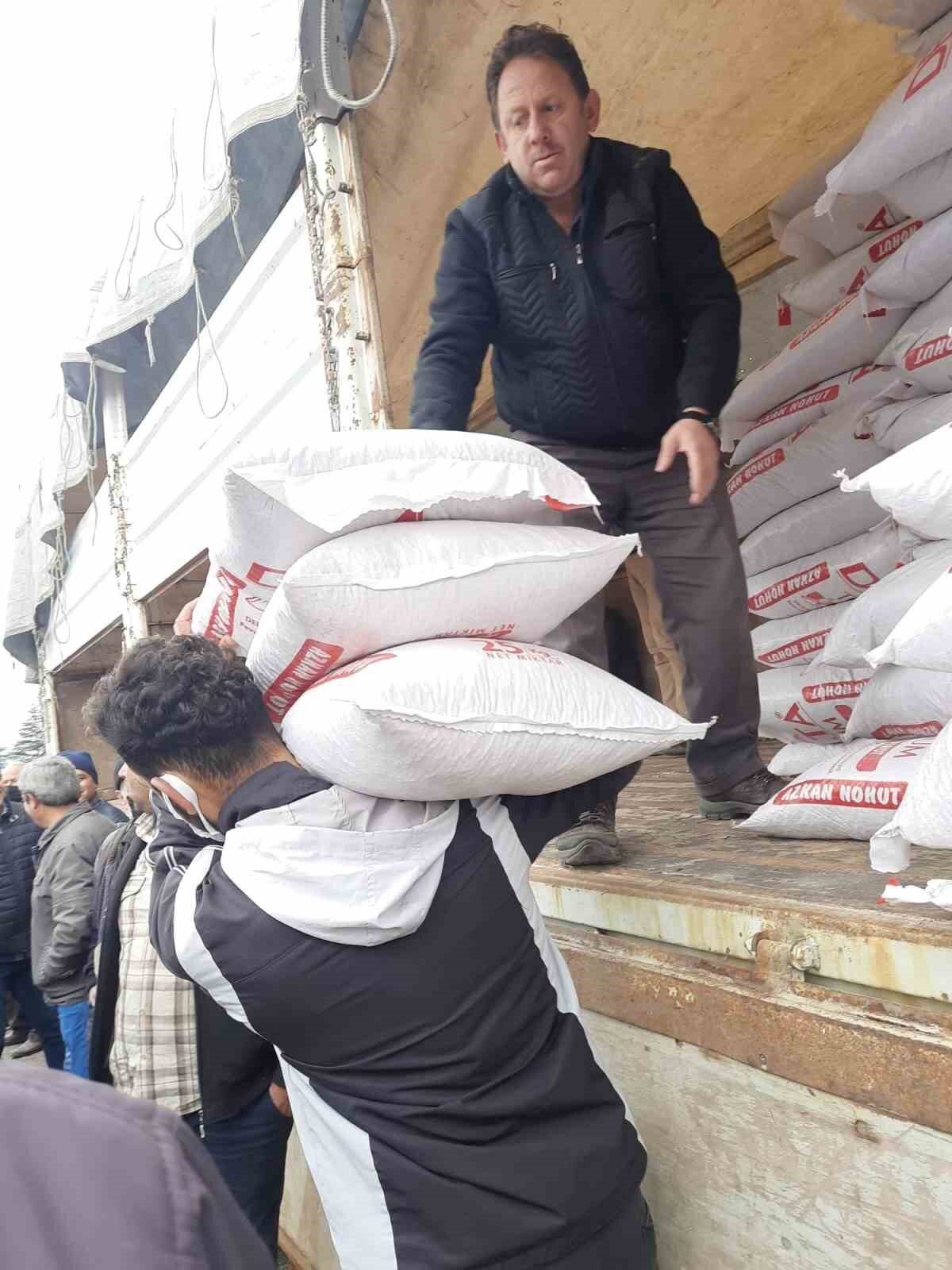 Konya'nın Beyşehir ilçesinde çiftçilere, Tarım Arazilerinin Kullanımının Etkinleştirilmesi (TAKE) projesi