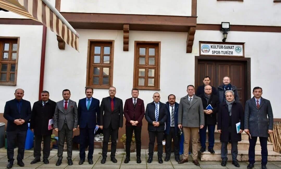 Bilecik’te Eğitimde Kaliteyi Artırma Amaçlı Toplantı Düzenlendi Bilecik'in Osmaneli ilçesinde, İl Milli Eğitim Müdürü Serdal Şimşek başkanlığında