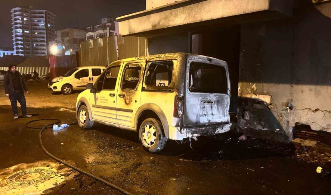 Hatay’da Bodrumda Çıkan Yangın Park Halindeki Aracı Sardı, Hasar Meydana Geldi Hatay'ın İskenderun ilçesindeki hasarlı bir binanın bodrum katında çıkan yangın,