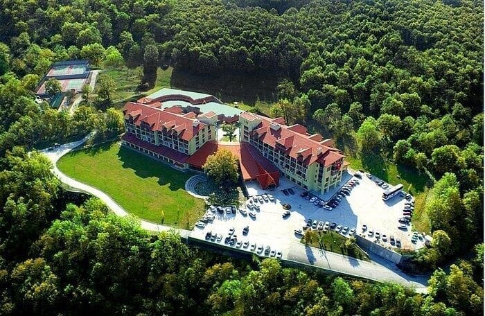 Bolu’da Yangın Sonrası Yapılan Denetimlerde 8 Tesisin Ruhsatı İptal Edildi, 34 Tesis Faaliyete Ara Verdi Bolu'da, Grand Kartal otelindeki yangın sonrası yapılan denetimlerde 153 konaklama