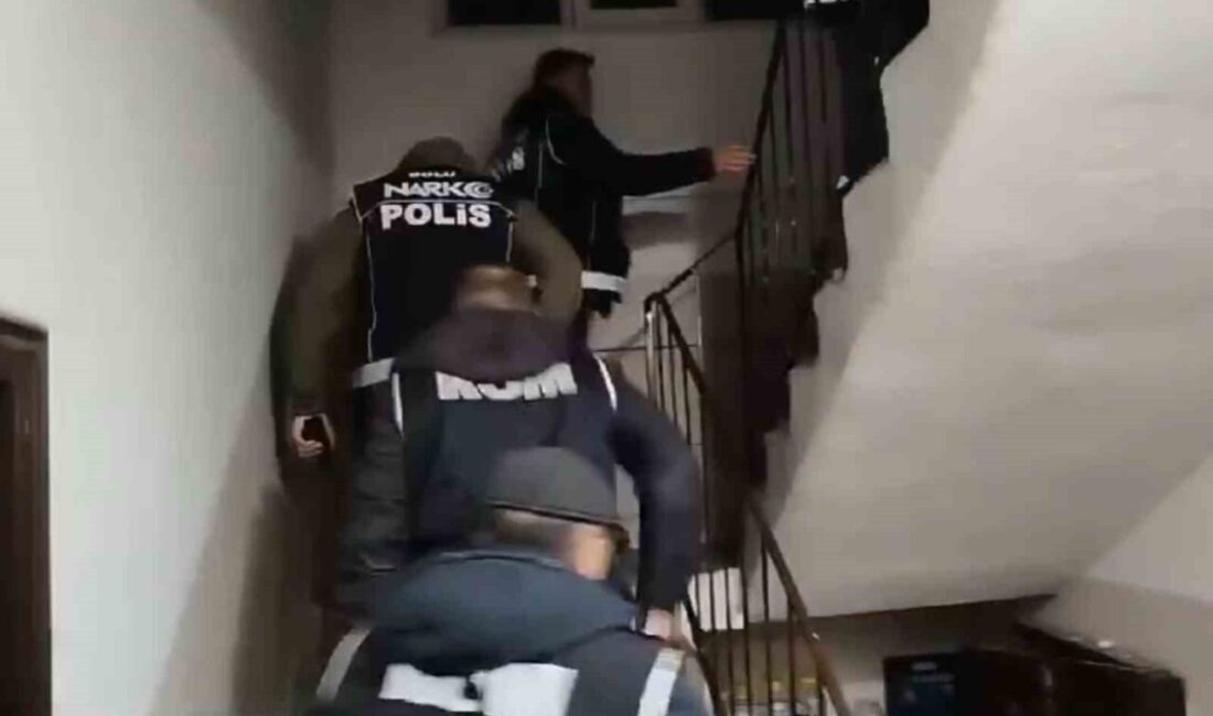 Bolu’da Göçmen Kaçakçılığı Operasyonlarında 7 Yabancı Uyruklu Yakalandı Bolu'da son bir hafta içinde gerçekleştirilen operasyonlarda, 'Göçmen Kaçakçılığı ve