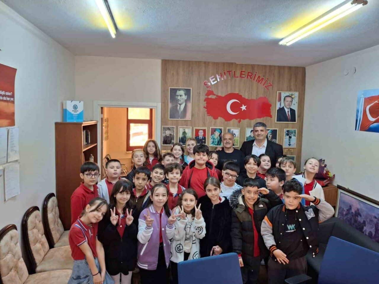 Bilecik Bozüyük Atatürk İlkokulu 4. sınıf öğrencileri, şehit ailelerine ve