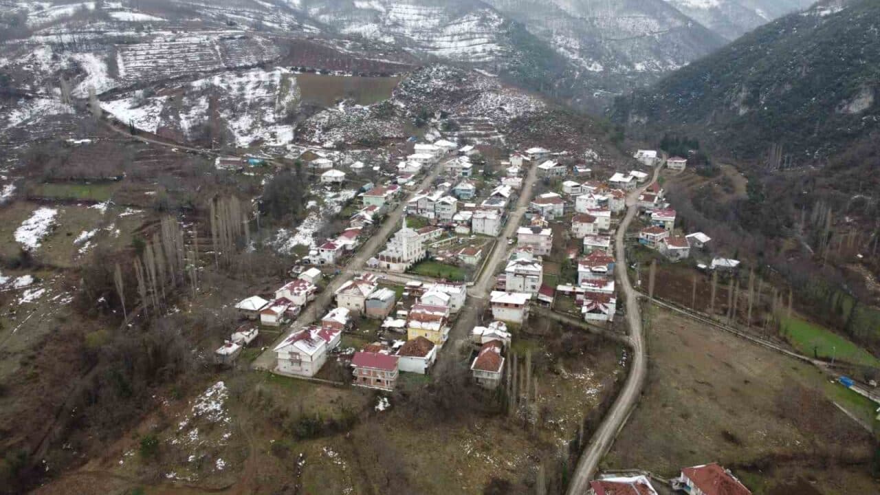 Amasya'nın Tatlıpınar köyünde, Ramazan ayında 11 yıldır her akşam tek
