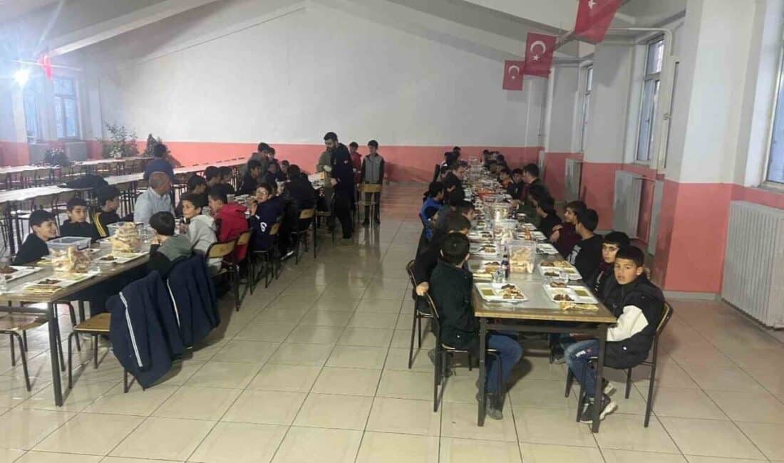 Kaymakam Koşansu, Bulanık’ta İftar Yemeğinde Öğrencilerle Bir Araya Geldi Muş’un Bulanık Kaymakamı Ömer Övünç Koşansu, Vali Selahattin İmam Hatip
