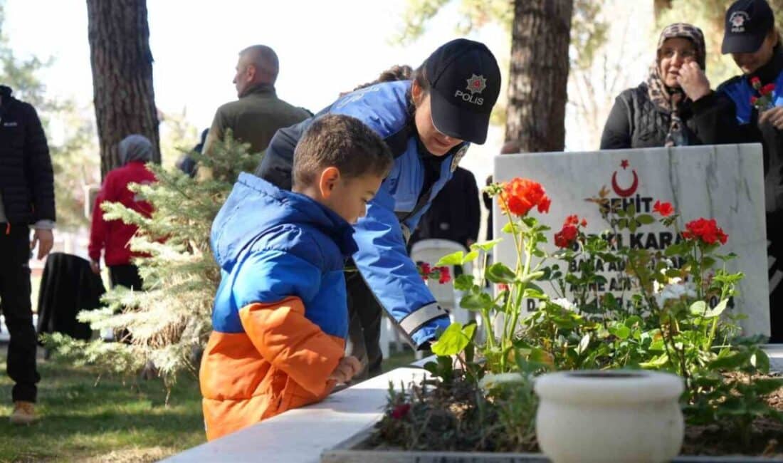Burdur Şehitliği’nde 18 Mart Zaferi İçin Anma Töreni Gerçekleştirildi Burdur Şehitliği'nde düzenlenen 18 Mart Şehitleri Anma ve Çanakkale Deniz