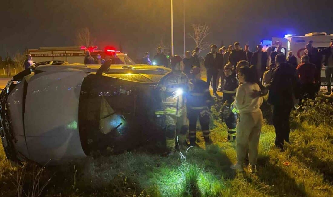 Bursa’da Kontrolden Çıkan Araç Takla Attı: 2 Yaralı! Bursa'nın Nilüfer ilçesinde Gökmen K. (25) yönetimindeki otomobil, direksiyon hakimiyetinin