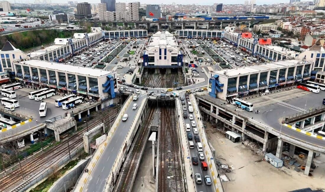 Büyük İstanbul Otogarı’nda 9 Günlük Bayram Dönemi Yoğunluğu Havadisle Belgelendi Ramazan Bayramı'nın 9 gün olarak belirlenmesi sonrası, Bayrampaşa'daki Büyük İstanbul