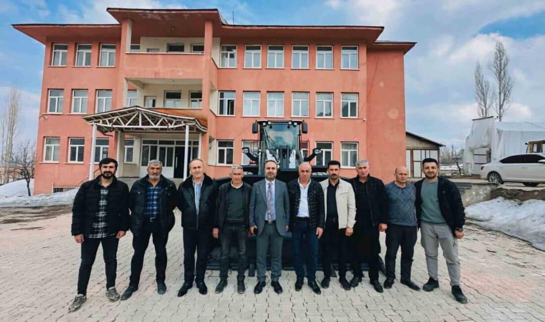 Büyükçiftlik Beldesi’ne Tedarik Edilen Lastikli Loder, Hizmetleri Geliştirecek Hakkari'nin Yüksekova ilçesindeki Büyükçiftlik beldesine, önemli bir ihtiyaç olan lastikli