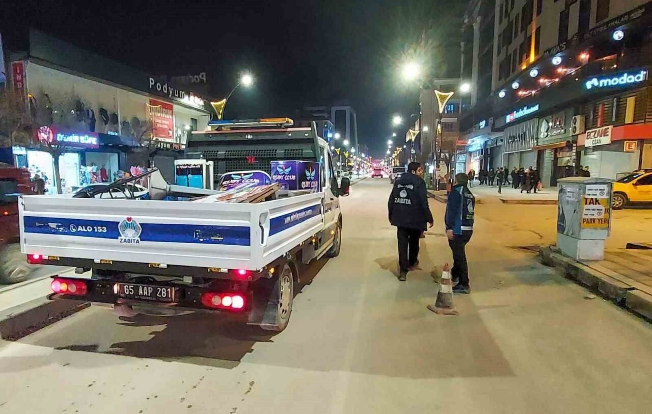 Van Büyükşehir Belediyesi, yaya yollarını işgal eden işletmeler ve seyyar