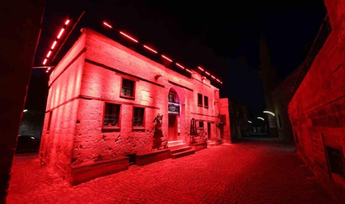 Çanakkale Deniz Zaferi'nin 110. yılı dolayısıyla Talas'ta açılan 'Çanakkale’den Cumhuriyet’e