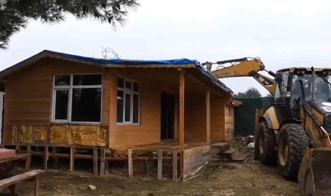 Çanakkale’de Kaçak Yapıların Yıkımı Gerçekleştirildi: 12 Yapı İmha Edildi Çanakkale'de kaçak yapılaşmaya karşı mücadele hız kesmeden sürüyor. Çanakkale İl