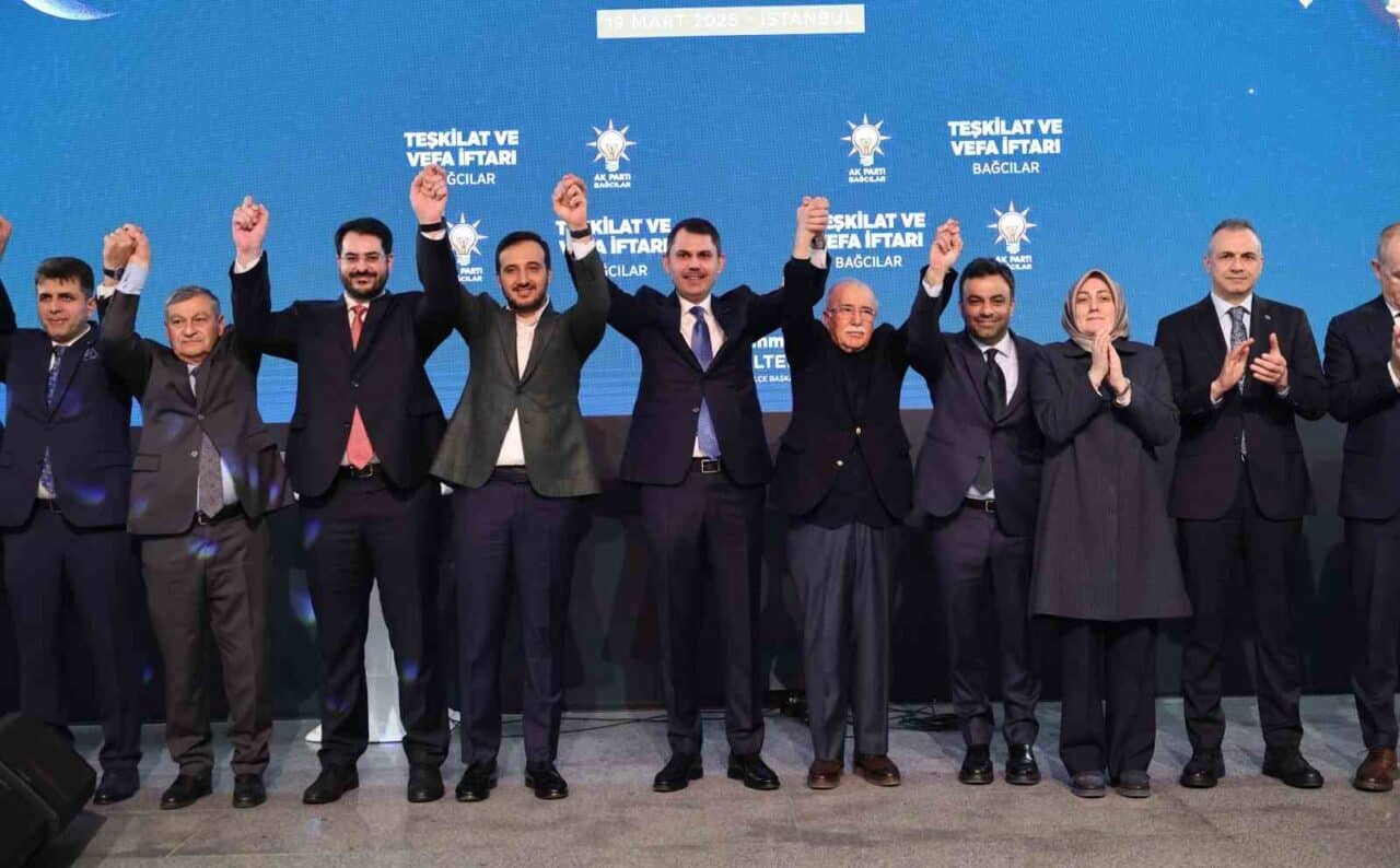 Çevre Şehircilik ve İklim Değişikliği Bakanı Murat Kurum, Bağcılar'daki iftar