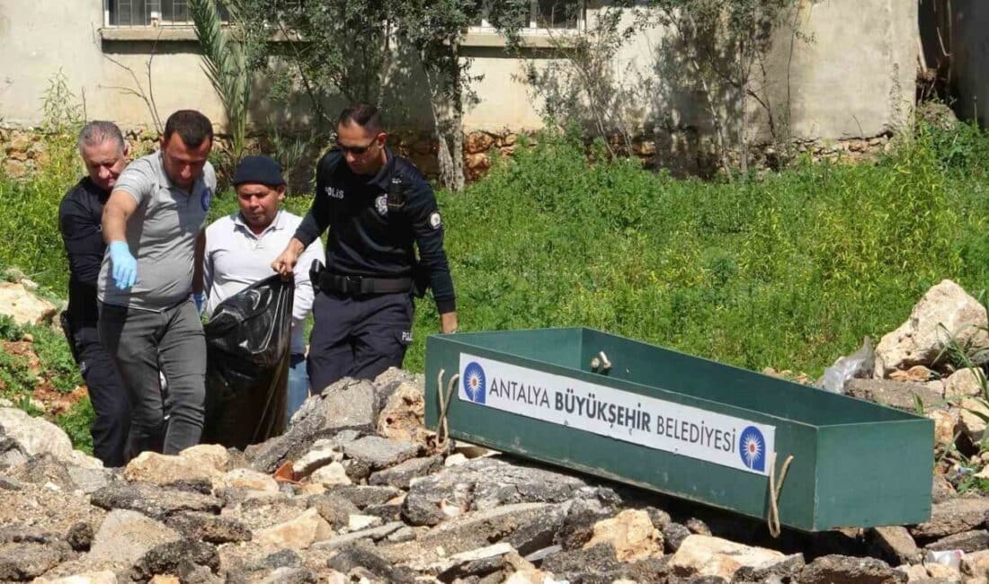 Antalya’da cezaevinden izinli çıkan genç kadın, boş arazide yaşamını yitirdi. Antalya'nın Muratpaşa ilçesinde, cezaevinden izinli çıkan 31 yaşındaki Nermin Küçükzeybek,