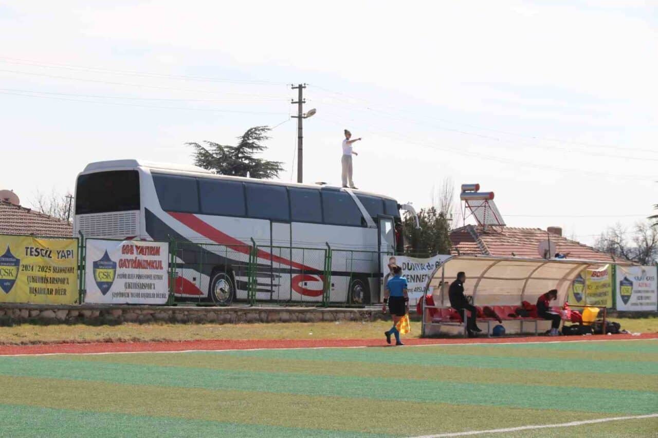 Eskişehirspor Kadın Futbol Takımı'nın teknik direktörü Pınar Konca, Denizli Sultanlar