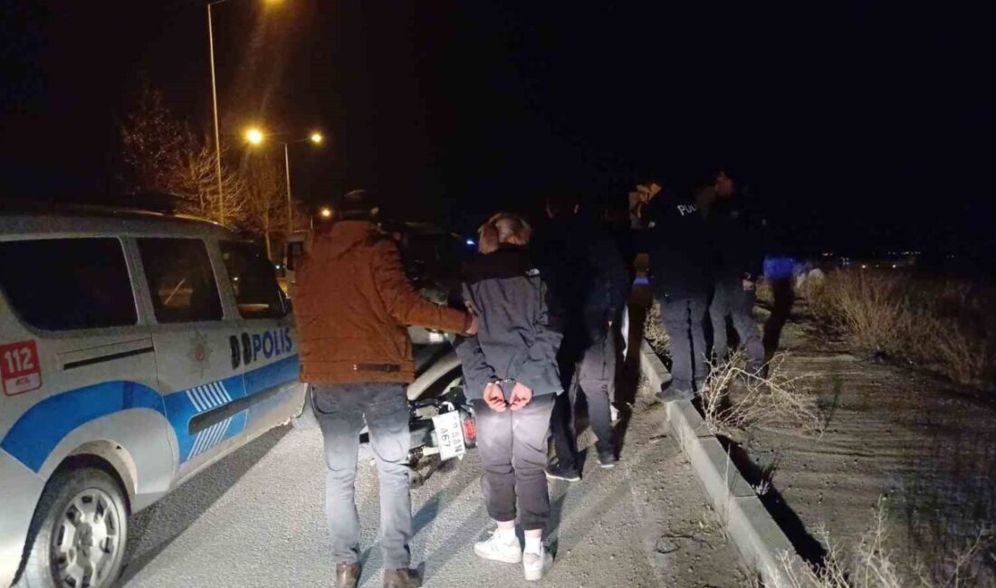 Çorum’da Polis Takibinden Kaçan Motosikletli Çift Yakalandı, Sürücüye Rekor Ceza Uygulandı Çorum’da polis ekiplerinden kaçan motosiklet sürücüsü B.H. ve arkasındaki kadın,