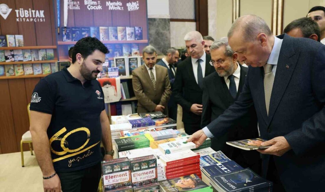 Cumhurbaşkanı Erdoğan, Ramazan etkinlikleri çerçevesinde Cumhurbaşkanlığı Külliyesi’nde gerçekleşen kitap fuarını inceledi. Cumhurbaşkanı Recep Tayyip Erdoğan, Ramazan etkinlikleri çerçevesinde Cumhurbaşkanlığı Külliyesi'nde gerçekleştirilen