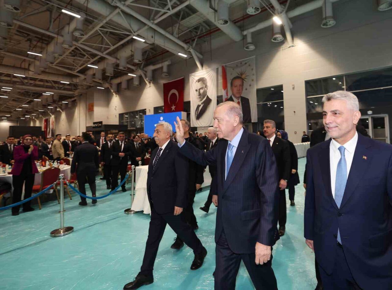 Cumhurbaşkanı Recep Tayyip Erdoğan, İstanbul'daki iftar programında esnaf desteklerini artırdıklarını