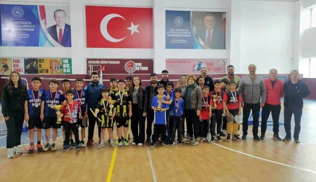 Gölbaşı Cumhuriyet Ortaokulu, Badminton Müsabakalarında İlden Birinci Oldu Adıyaman Gölbaşı Cumhuriyet Ortaokulu, küçük erkekler badminton il müsabakalarında 13