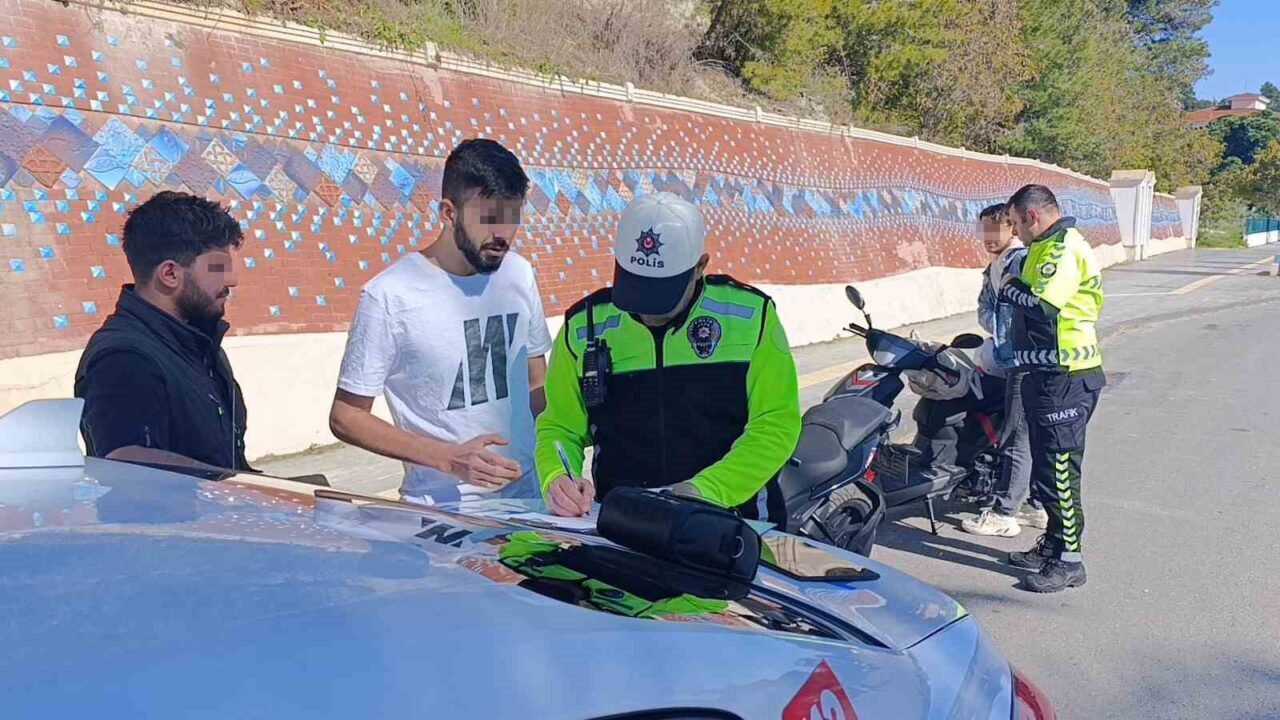Antalya'da trafik denetimi sırasında Abdullah Ç., ağabeyi Ahmet Ç.'ye ait