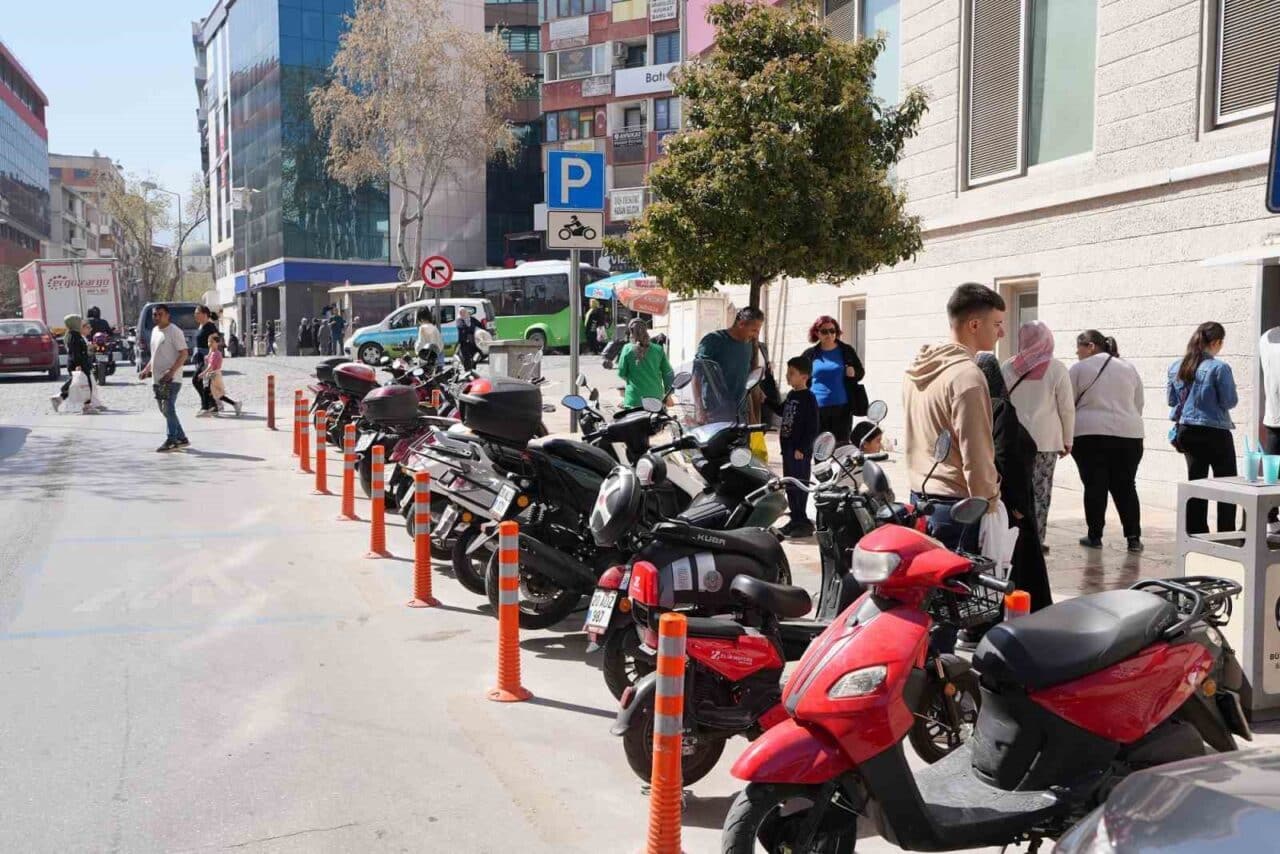 Denizli Büyükşehir Belediye Başkanı Bülent Nuri Çavuşoğlu, kentte motosiklet park