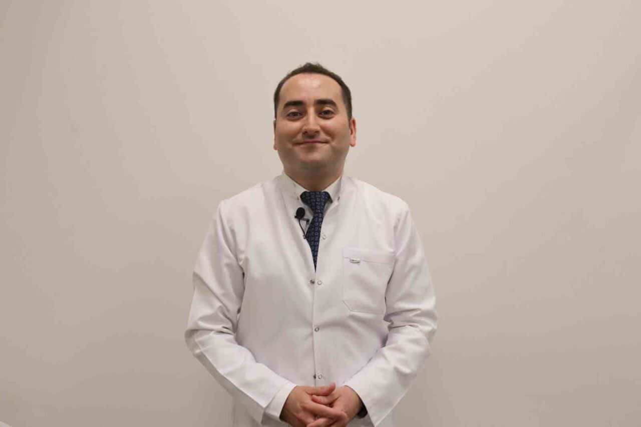 Bursa Şehir Hastanesi'nden Geriatri Uzmanı Doç. Dr. Olgun Deniz, yaşlı