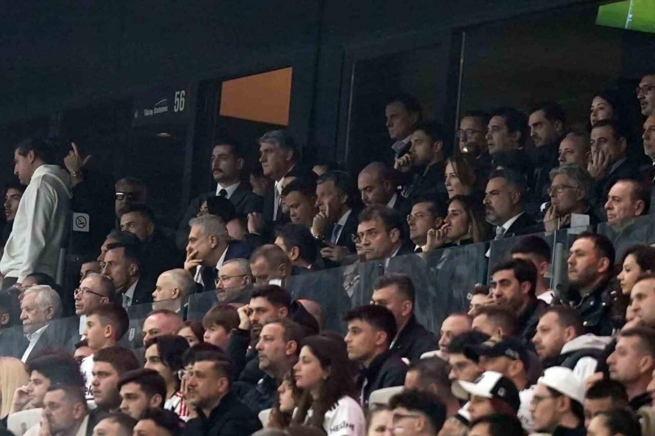 Beşiktaş ile Galatasaray arasında Tüpraş Stadyumu'nda gerçekleşen derbiyi, 7'si yabancı
