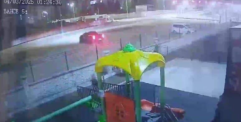 Diyarbakır’da Drift Yapan Sürücüye Ceza ve Ehliyetine El Konuldu Diyarbakır'da güvenlik kamerasına yansıyan drift anları sonrası sürücüye ceza kesildi.