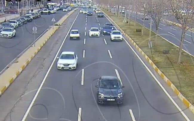 Diyarbakır’da Kent Güvenlik Yönetim Sistemi ile 16 bin 302 trafik ihlali belirlendi Diyarbakır'da 2025 yılında Kent Güvenlik Yönetim Sistemi (KGYS) sayesinde 16,302