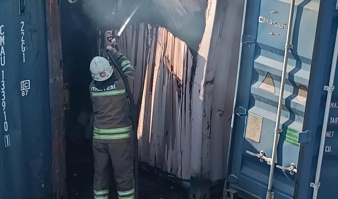 Dörtyol’da Depo Konteynerlerinde Yangın Paniği Yaşandı Hatay'ın Dörtyol ilçesi Özerli Mahallesi'nde depo olarak kullanılan konteynerlerde çıkan
