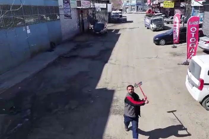 Elazığ'da bir sanayi çalışanı, dükkanın önünde çekim yapan dronu görünce
