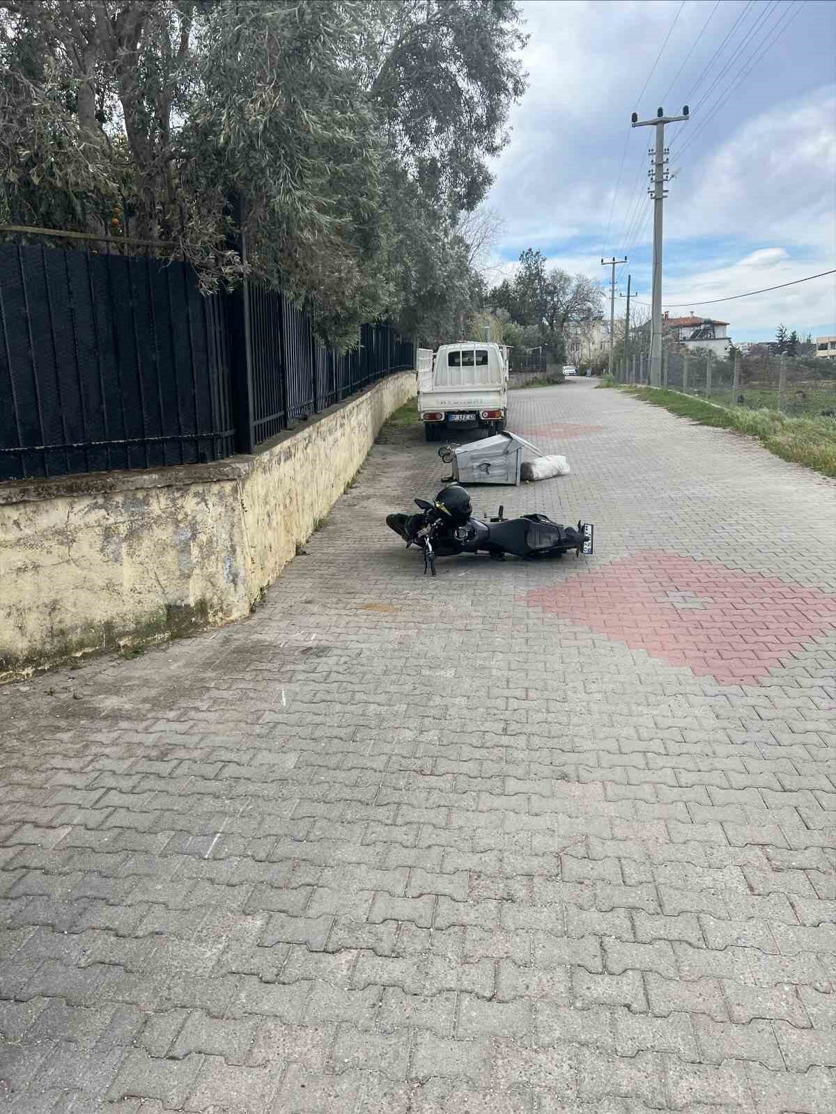 Antalya'nın Manavgat ilçesinde Ali Efe Acar'ın kullandığı motosikletin duvara çarpması