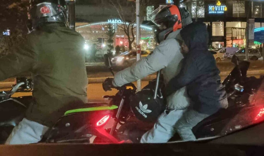 Elazığ’da kasksız motosiklet yolculuğu yapan çocuk, görenleri tedirgin etti. Elazığ'da Hazar Dağlı Kavşağı'nda, kasksız bir çocuk motosiklet arkasında yolculuk